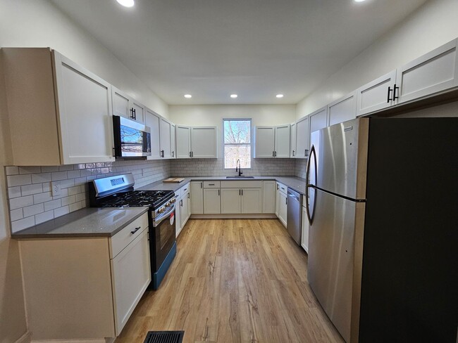 Fully Rehabbed 2 bedroom Townhome for Rent ! - Fully Rehabbed 2 bedroom Townhome for Rent !