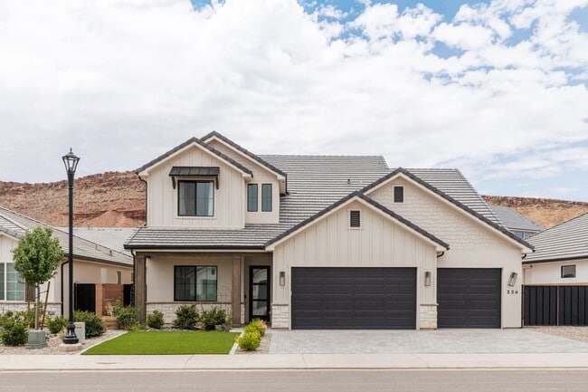 Building Photo - Wonderful 5 bedroom 4 bath home built by New Trend Construction