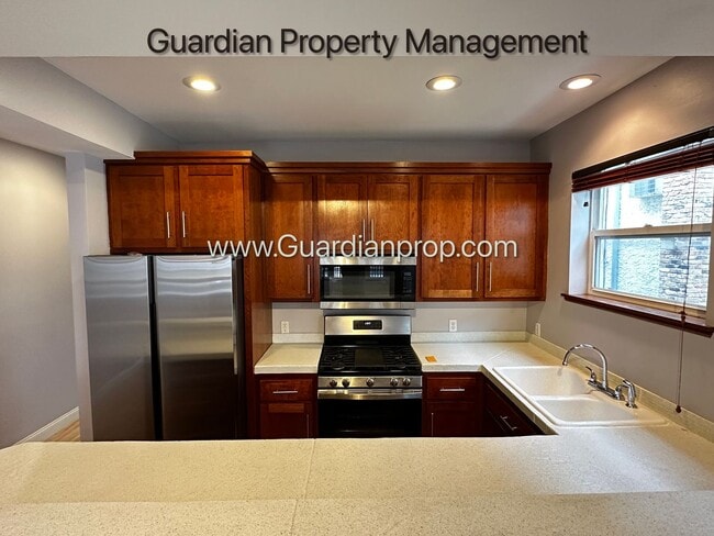Photo - Spacious Uptown Side By Side, Dishwasher, ... Casa Adosada