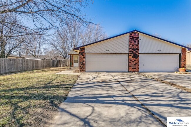 ** 2 BEDROOM BI-LEVEL DUPLEX** SE Wichita - ** 2 BEDROOM BI-LEVEL DUPLEX** SE Wichita House