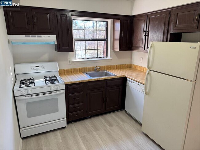 Photo - 252 Collignon Way Unit 4B