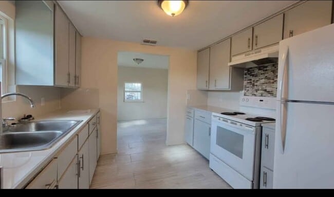 Photo - 41786 W Expressway 83