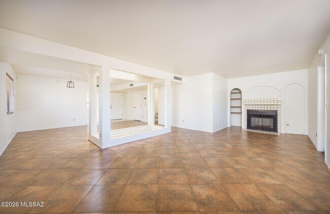 2284 W Paseo Cielo