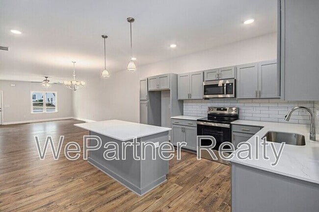 Photo - 114 Crestpoint Rd