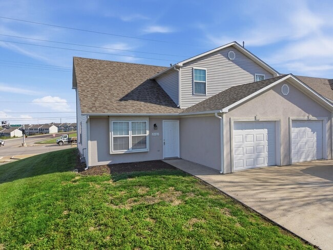 Building Photo - 2401 Northampton Dr