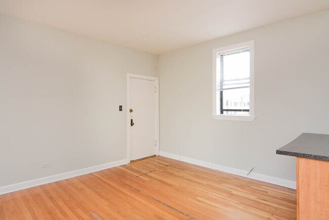 Photo - 728 W Barry Ave Unit B4