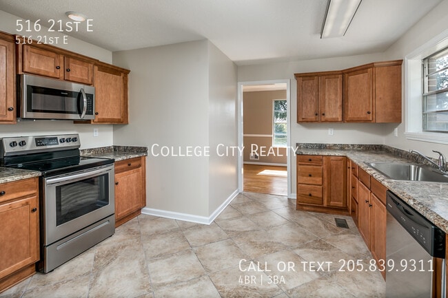 Photo - 516 21st St E