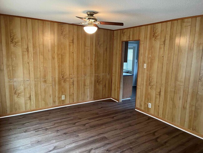 Photo - 603 Rock St SE