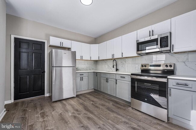 Photo - 1402 W 3rd St