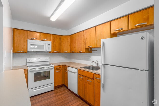 2BR, 2BA - 1,128SF - Kitchen - Bridgewater Apartments