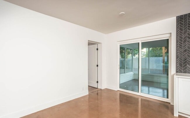 Photo - Biltmore District Luxury – Month-to-Month ...