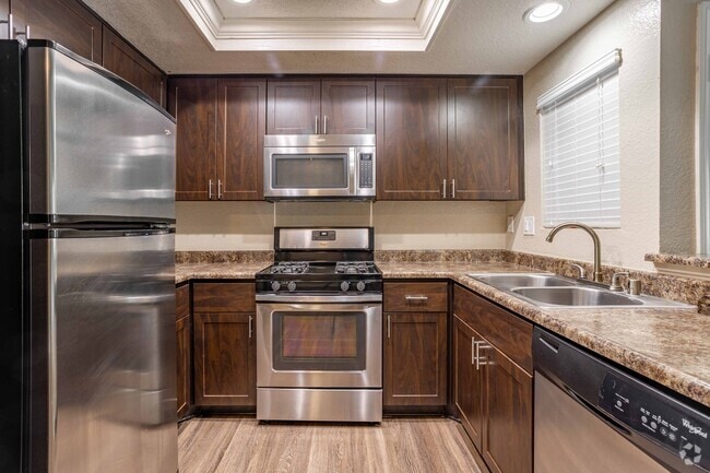 1BR, 1BA - 637 SF