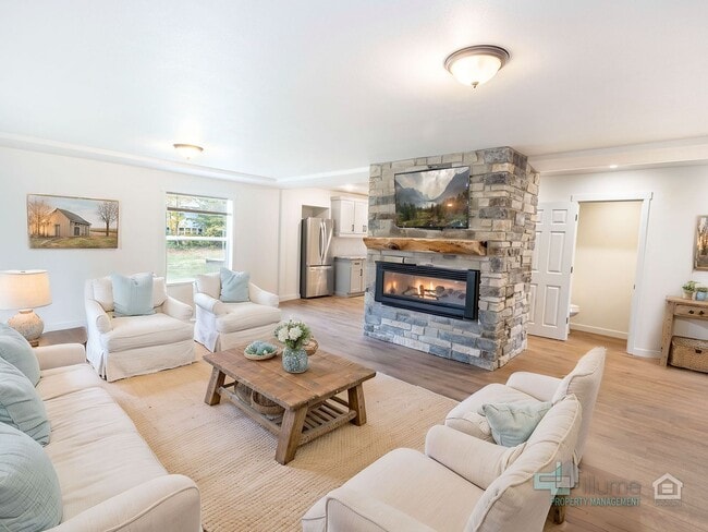 Photo - Beautifully Renovated 3-Bedroom Home with ...