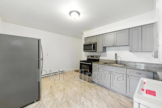 Building Photo - 3237 Verdun Ave Unit #B Rental