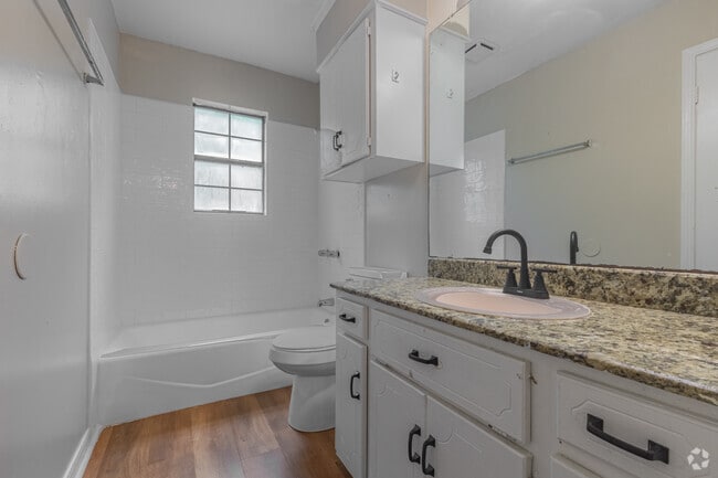 3BR, 2BA - 1,024SF - Primary Bathroom
