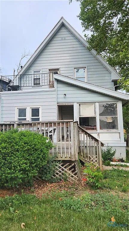 Photo - 705 Clark St