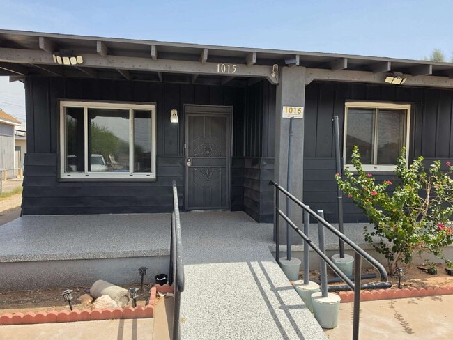 Building Photo - MOVE-IN READY 3 BED / 2 BATH – UPDATED, SPACIOUS & GREAT PHOENIX LOCATION! Unit ADU