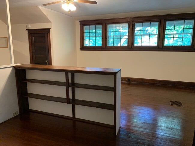 Building Photo - 708 Vine St Unit Apt 2