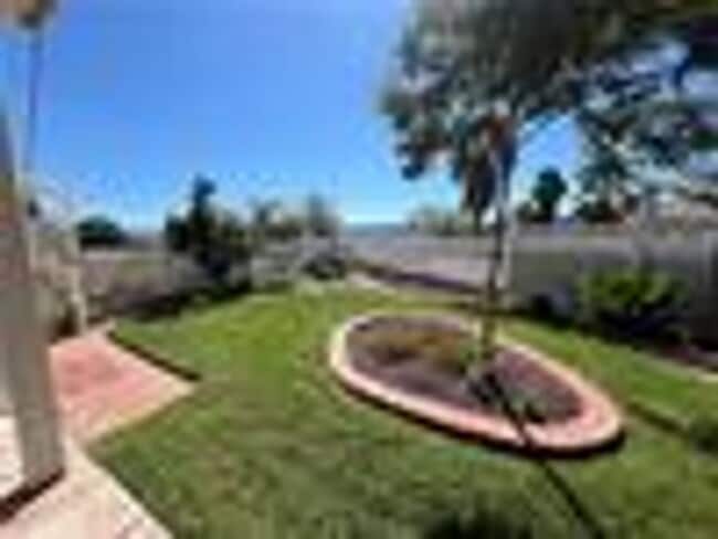 Stunning Single-Story with Million Dollar ... - Stunning Single-Story with Million Dollar ...
