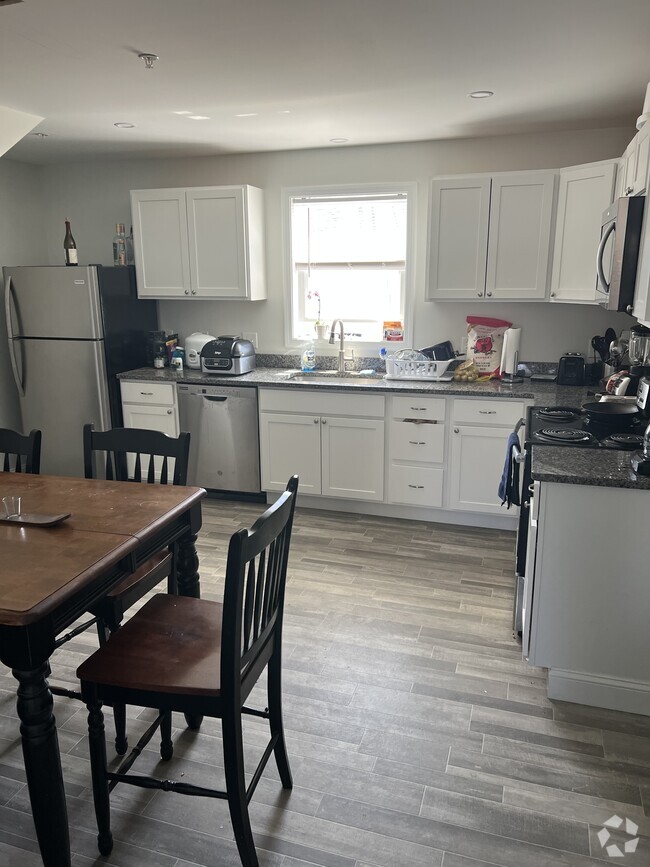 Building Photo - 159 Rumford St Rental