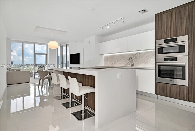 851 NE 1st Ave Unit 1701
