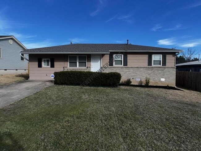 Building Photo - 16 Oakview Dr