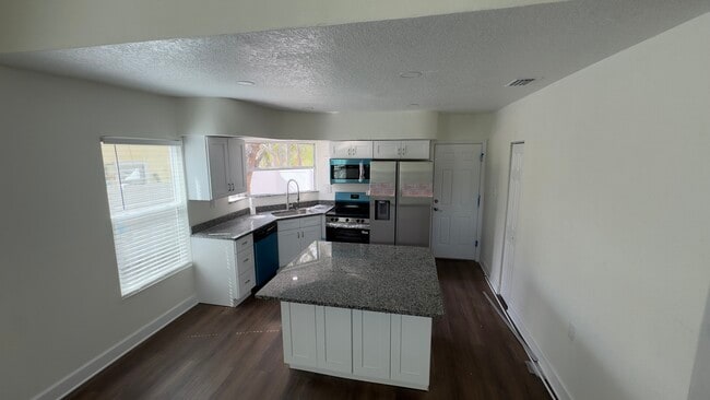 Photo - 2223 W Harbor Dr S