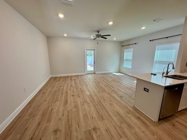 Photo - 272 The Prado