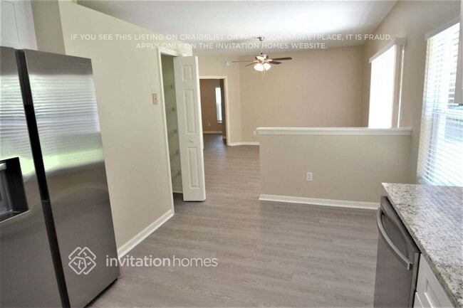 Photo - 657 Silver Birch Pl