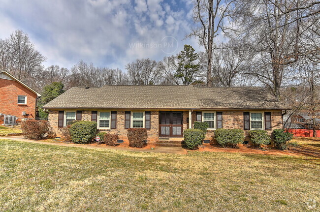 Building Photo - Beautiful 3/2 Executive Ranch Home with a ...