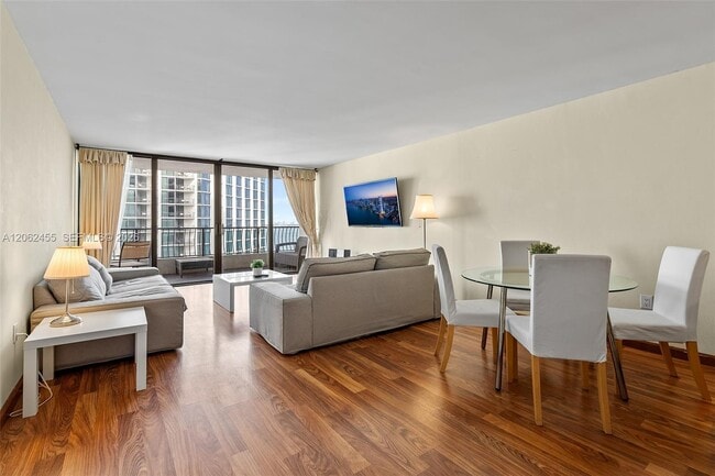 Building Photo - 555 NE 15th St Unit 14G