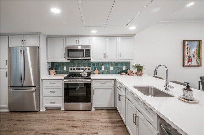 Building Photo - 14723 Barryknoll Ln Unit 107