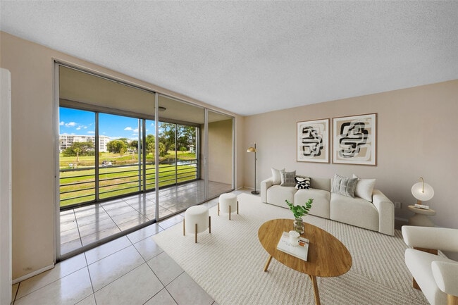 Building Photo - 2601 S Palm Aire Dr Unit 212