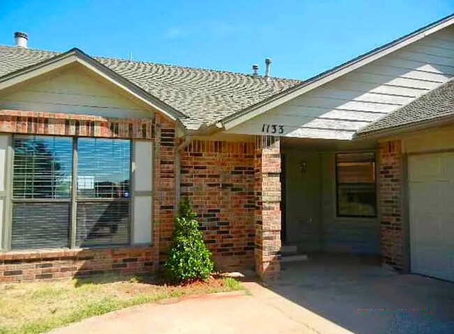 Spacious Home in Westmoore School District! - Spacious Home in Westmoore School District!