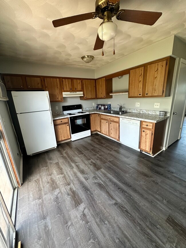 Photo - 736 S Canal Rd