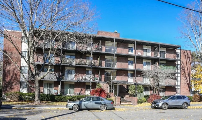 Building Photo - 45 Oval Rd Unit #3