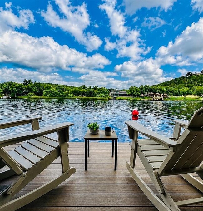 2910 Edgewater Dr