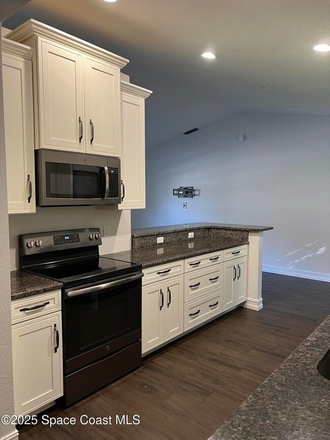 Photo - 497 Forgal Ave NE