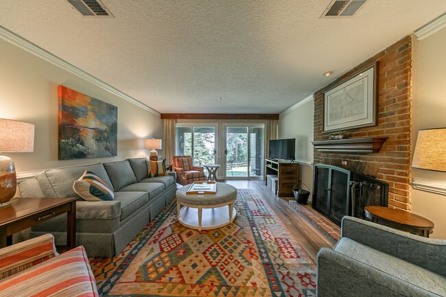 Photo - 707 Graves Ordinary