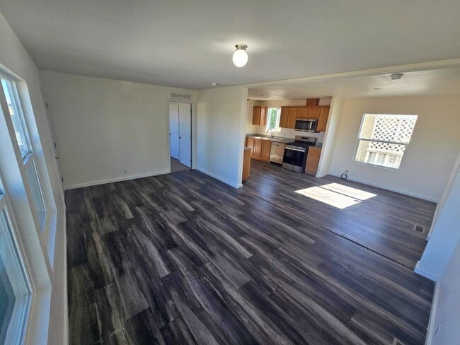 Photo - 590 E Kinney St