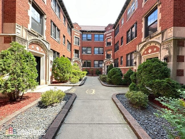Building Photo - 1133 Oak Ave Unit A02C