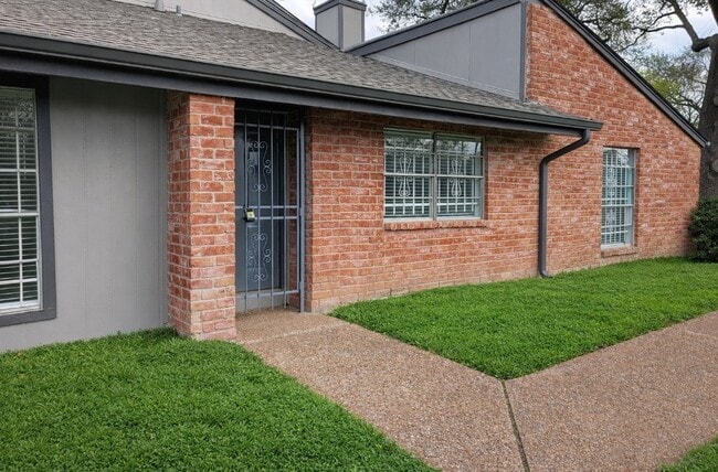 Photo - 5815 Village Forest Ct