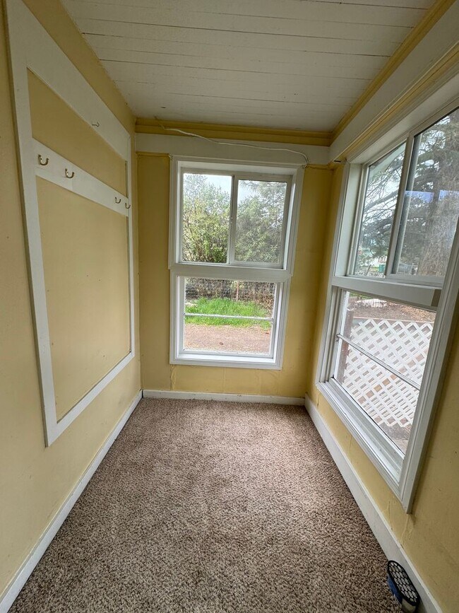 Photo - 3 bed 1 bath house with large yard/garden ...