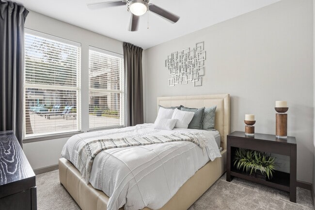 Photo - Sola Galleria