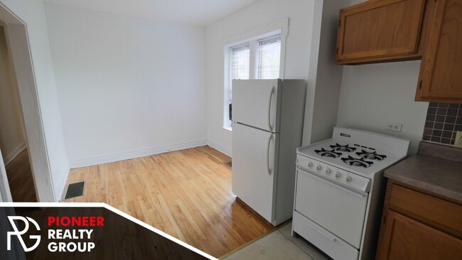 3823 N Fremont St Unit 3827-E1
