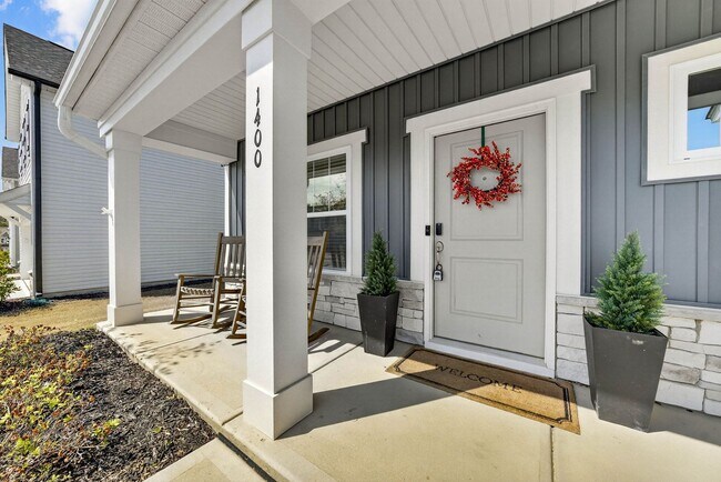 Photo - Spacious 5-Bedroom Home in Arlington Meadows!