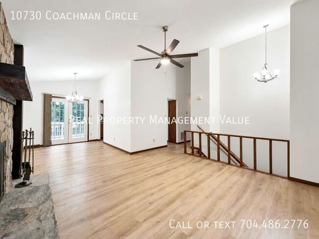 Photo - 10730 Coachman Cir