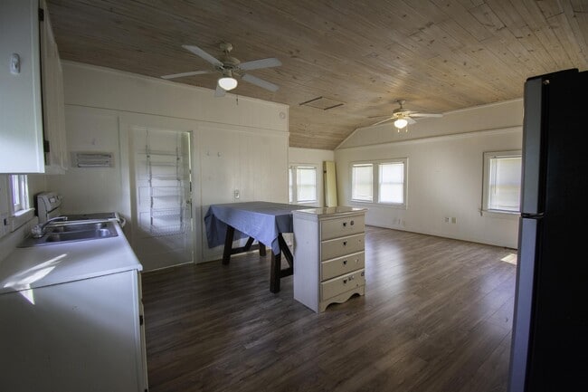 Photo - 306 W Bryan St