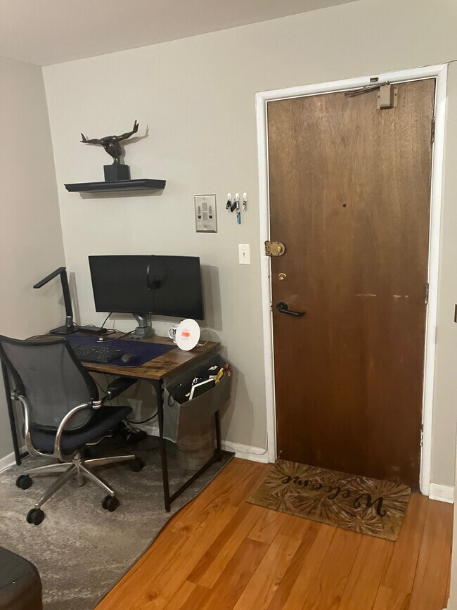 Photo - 510 W Fullerton Pky Unit 208