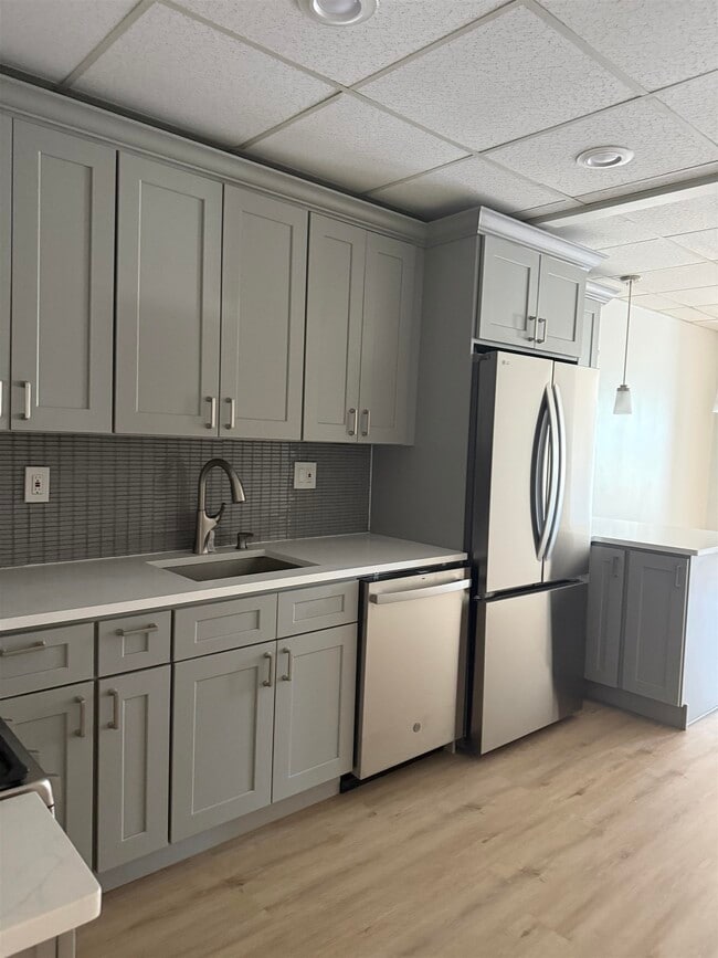 Building Photo - 578 Newark Ave Unit 2 Rental